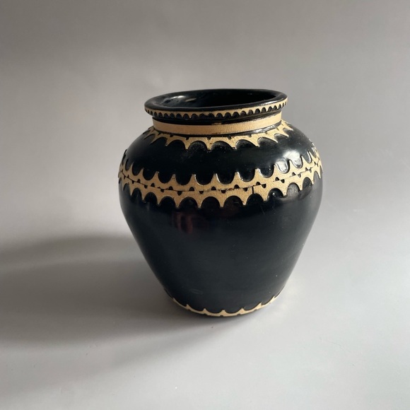Source Unknown Other - Vintage Mata Ortiz Sgraffito Pottery Vase with Etched Scallop Mexican Folkart